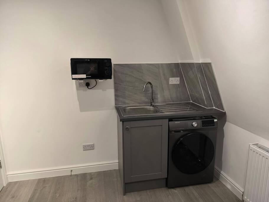 Studio Style Room, Near Tooting Broadway Station Londra Exterior foto