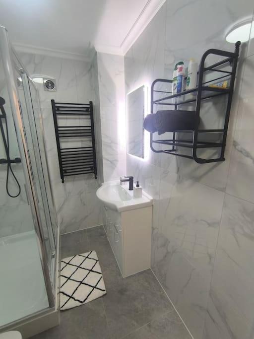 Studio Style Room, Near Tooting Broadway Station Londra Exterior foto
