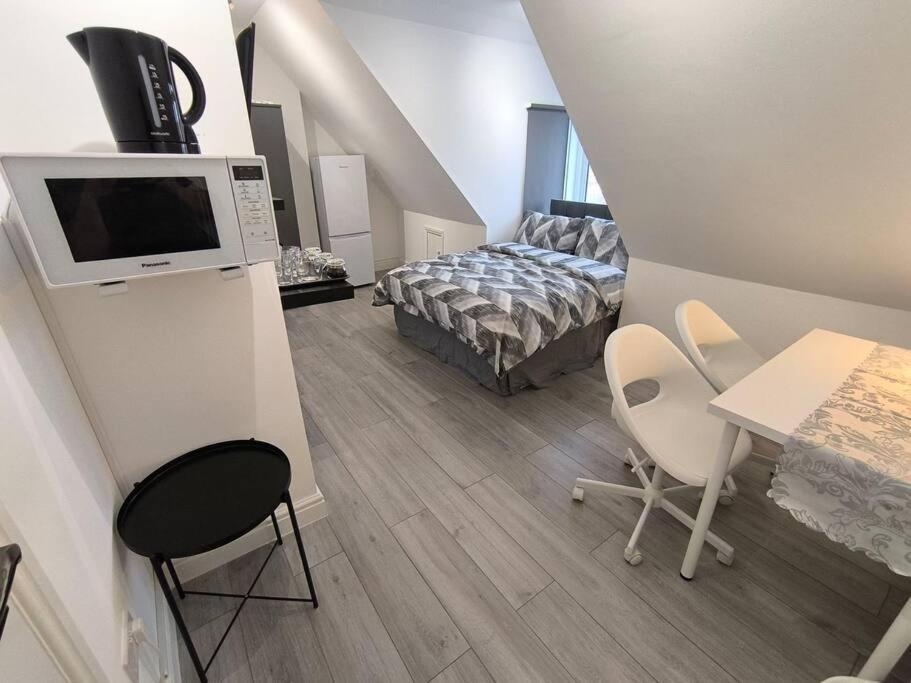 Studio Style Room, Near Tooting Broadway Station Londra Exterior foto